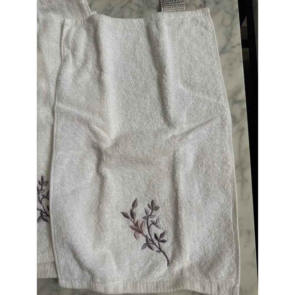 Avanti Linens White Cotton Hand Towels Set of 4 Embroidered Purple Floral Sprig